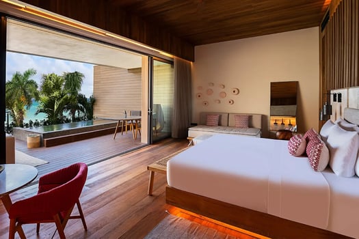 Oceanfront Veranda Pool Suite - Bedroom - Principal-copy-0_0