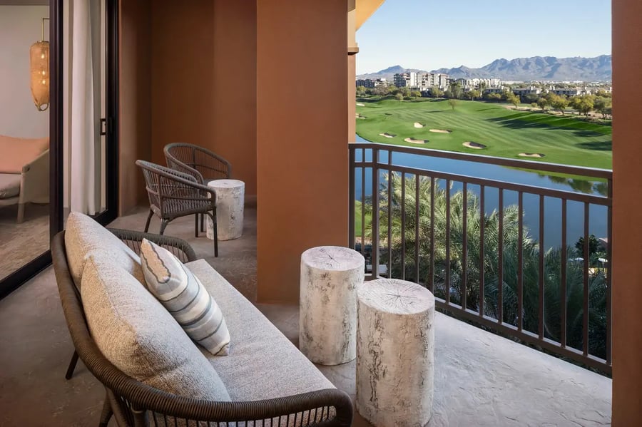phxws-suite-balcony-6013-hor-clsc